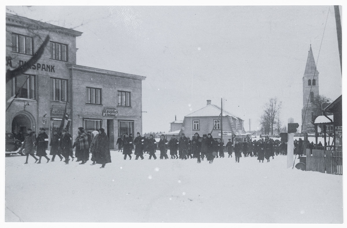 Eesti Vabariigi aastapäeva rongkäik Raplas 24. veebruaril 1938. Fotograaf teadmata