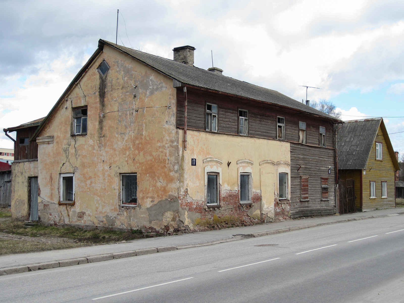 Tartu. Fortuuna 17,18, 20. Pildistatud 2012 Canon IXUS 220HS. Tänaseks hooned lammutatud. ERM Fk 3110:1828