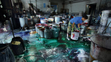 Värvimisvabrik Shaoxing’is, Binhai tööstuspiirkonnas Hiinas. Foto: Lu Guang / Greenpeace 2012